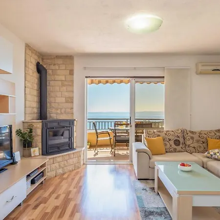 Lana Apartment